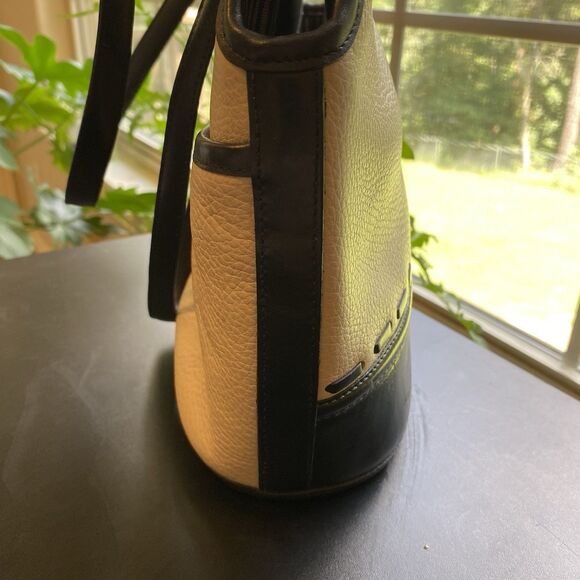 Brighton Beige Leather with Black Trim Shoulder Bag Dust Bag Pebbled - Picture 9 of 12